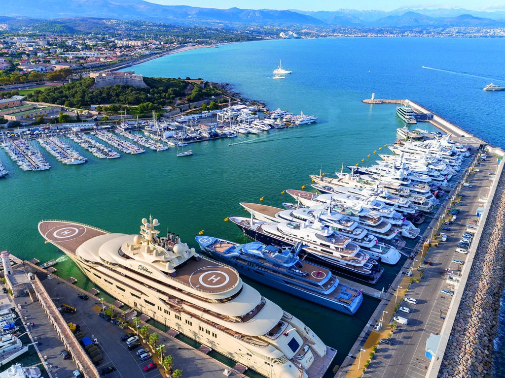 Yacht Charter 