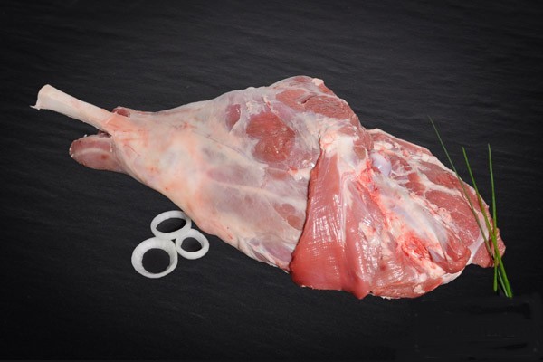 BONE-IN LAMB LEG -GIGOT D'AGNEAU AVEC OS