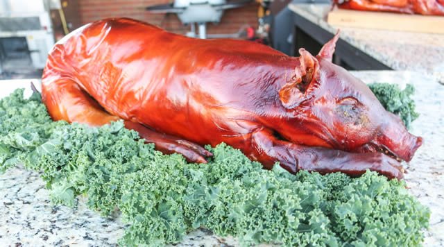 SUCKLING PIG -PORCELET ORIGINE FRANCE