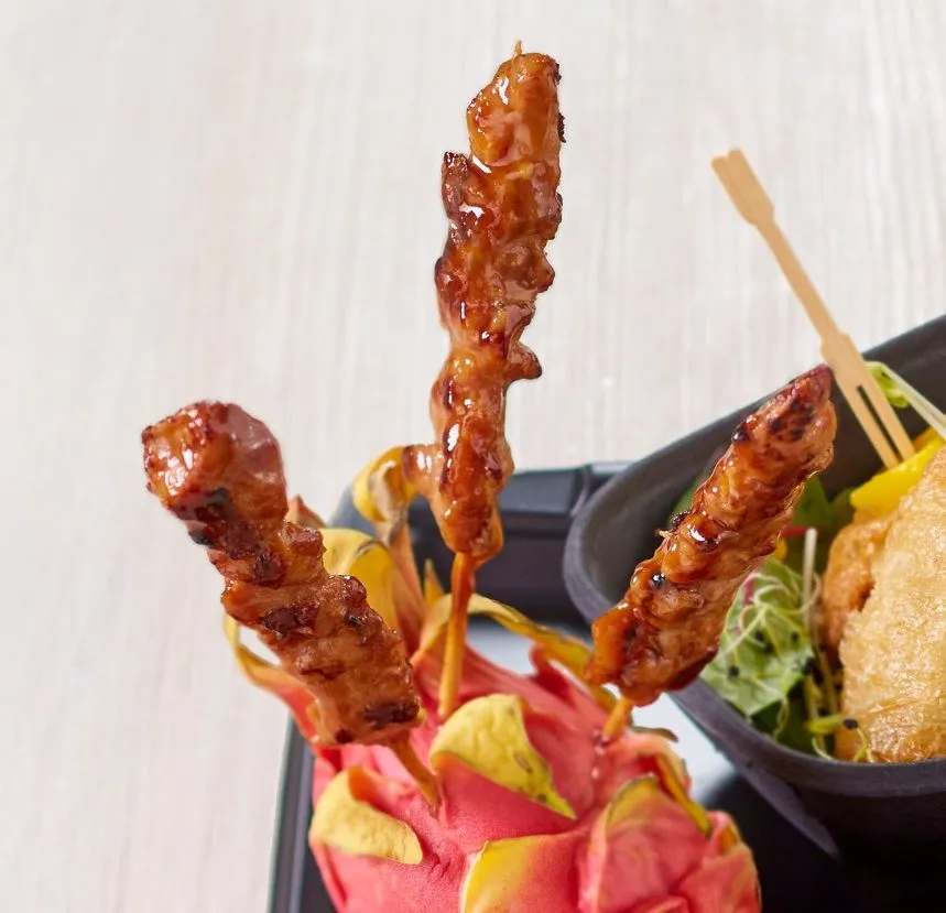 BROCHETTE DE POULET SAUCE SOJA YAKITORI - 1.5 KG CHICKEN SKEWERS WITH YAKITORI SOY SAUCE - 1.5 KG