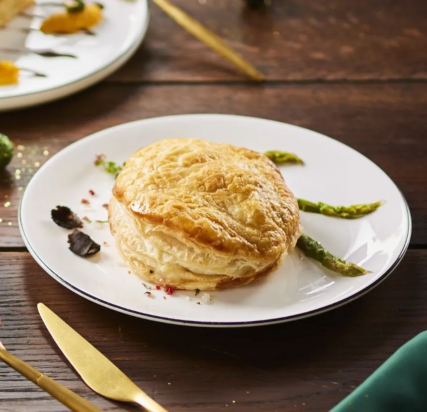 PUFF PASTRY PIE POULTRY MUSHROOM SUMMER TRUFFLE, 120G - 16 PCS TOURTE FEUILLETÉE VOLAILLE CHAMPIGNON TRUFFE D'ÉTÉ, 120 G - 16 PCS