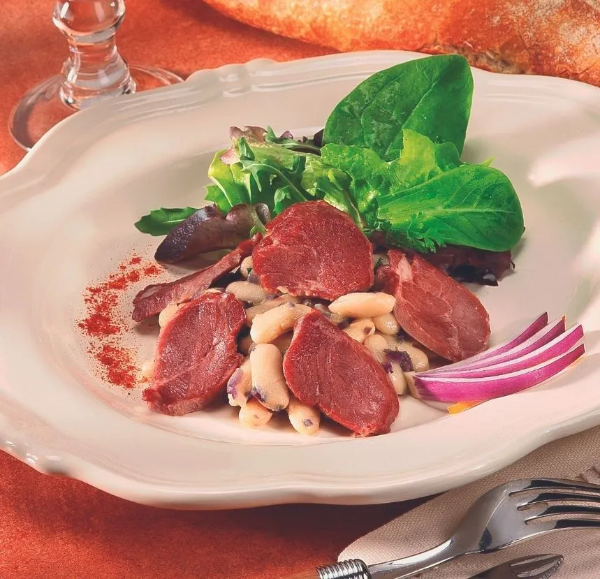 PORK CHEEK CONFITED WITH DUCK FAT, 85/105G - 1.5KG NOIX DE JOUE DE PORC CONFITE À LA GRAISSE DE CANARD 85/105 G - 1.5 KG