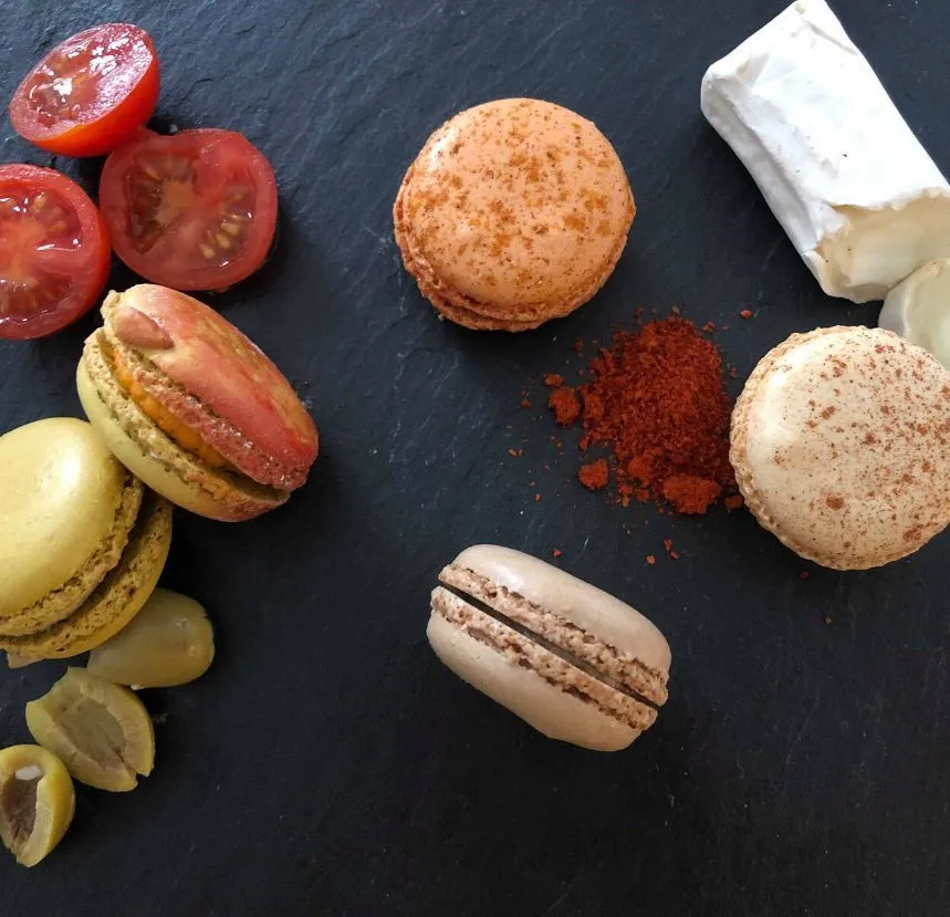 SWEET AND SAVORY MACARON ASSORTMENT-12GX35PCS ASSORTIMENT SUCRÉ-SALÉ DE MACARONS-12GX35PCS 